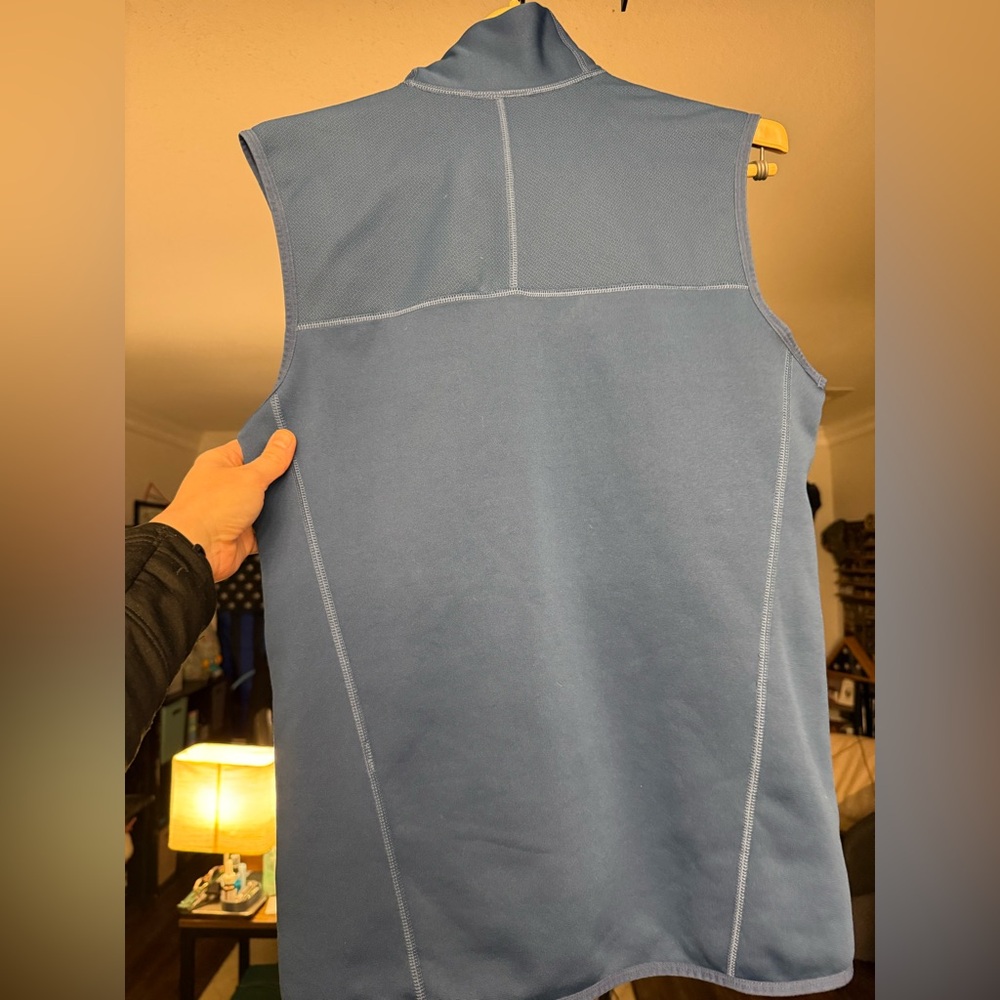 Men’s Patagonia Piton Hybrid Vest - Picture 2 of 4